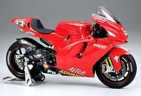 Tamiya 300014101 Ducati Desmosedici #65 MotoGP´03 model motocikla za sastavljanje 1:12