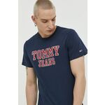 Pamučna majica Tommy Jeans boja: tamno plava, s tiskom - mornarsko plava. Lagana majica kratkih rukava iz kolekcije Tommy Jeans. Model izrađen od tanke, elastične pletenine.