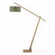 Podna svjetiljka s tamnozelenim sjenilom i Good &amp; Mojo Montblanc konstrukcijom od bambusa