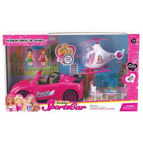 Pink sportski automobil sa helikopterom i raznim dodacima