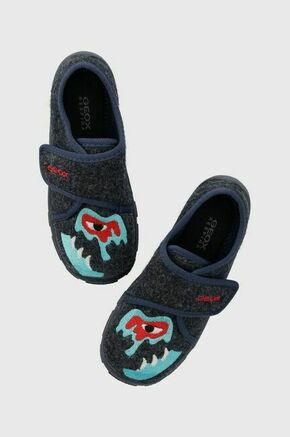 Dječje papuče Geox boja: tamno plava - mornarsko plava. Dječje papuče iz kolekcije Geox izrađene od tekstila. Model s gumenim potplatom koji je izdržljiv i otporan na oštećenja.