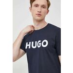 Majica kratkih rukava HUGO za muškarce, boja: tamno plava, s tiskom - mornarsko plava. Lagana majica kratkih rukava iz kolekcije HUGO. Model izrađen od tanke, elastične pletenine.