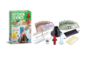 Set 4M Kuhinjska znanost Postanite znanstvenik uz pomoć predmeta koje svakodnevno koristimo. Komplet sadrži upute za izradu šest pokusa s posuđem.